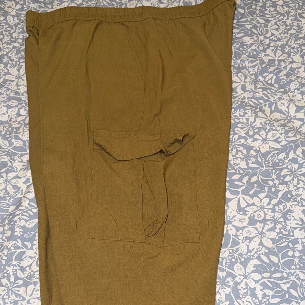 Universal Thread Wide Leg Cargo Pants in Moss Green